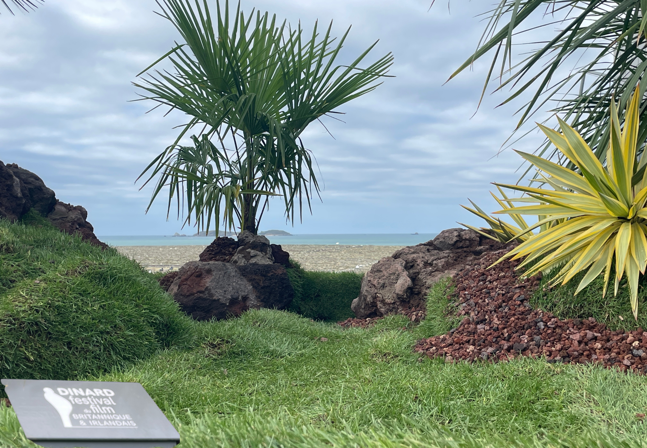 Décor en gazon naturel pour le festival du film Britannique à Dinard Décor en gazon naturel